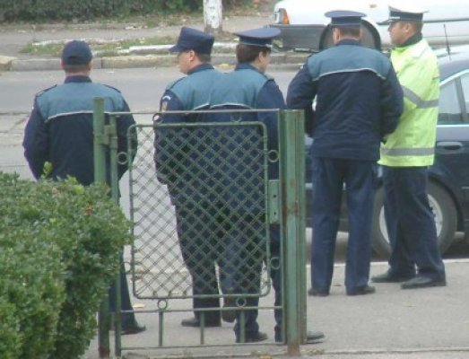 Urmăriţi naţional, depistaţi de poliţiştii constănţeni